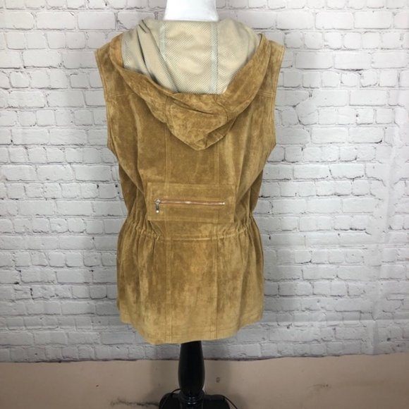 Danier Genuine Leather Suede Sleeveless Jacket - Picture 2 of 6